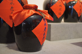 人民锐评：文明不劝酒，劝酒不文明